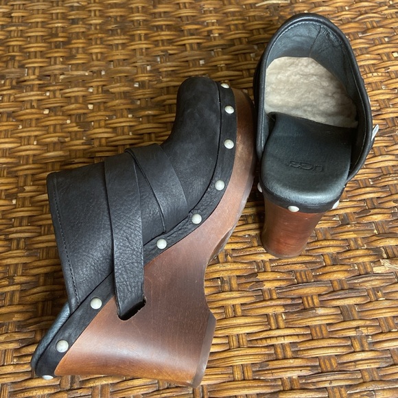 UGG NATALEE LEATHER AND WOODEN CLOGS WITH SHERPA INSIDE LINING. [SIZE: 8] - Picture 5 of 6